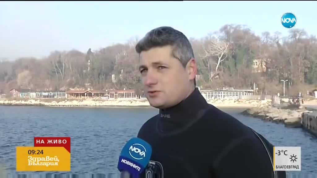 Военни водолази правят оглед на морското дъно във Варна