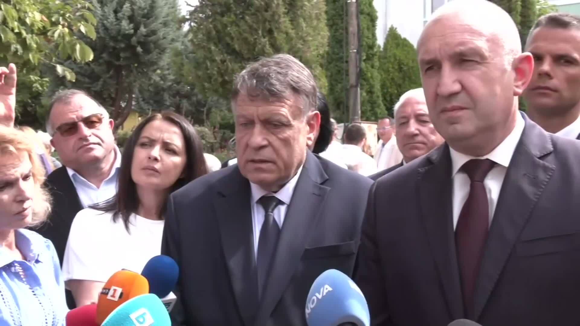 Брифинг на премиера и образователния министър от Раковица