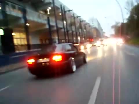 Най - откачения шофьор на Bmw e36 пича е гледал Fast and Furious :d 