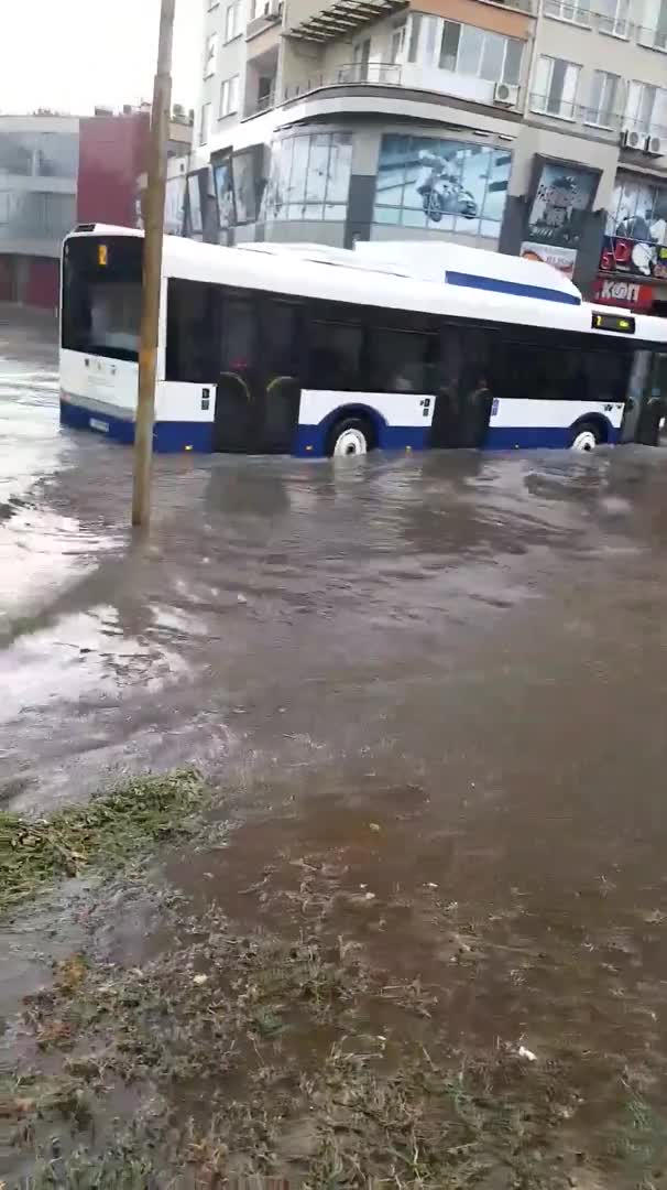 Наводнена улица в Бургас след поройния дъжд (27.07.2017г.)