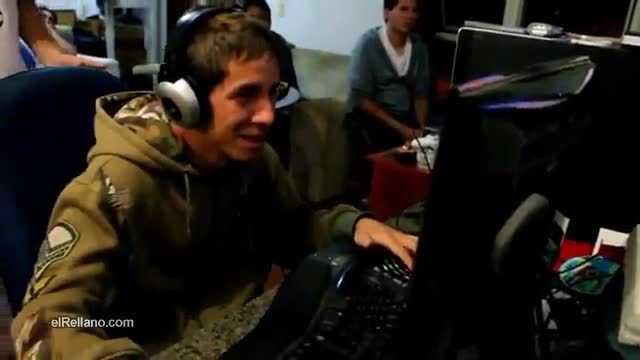 Който играе много Counter strike откача от нерви Смях !!!