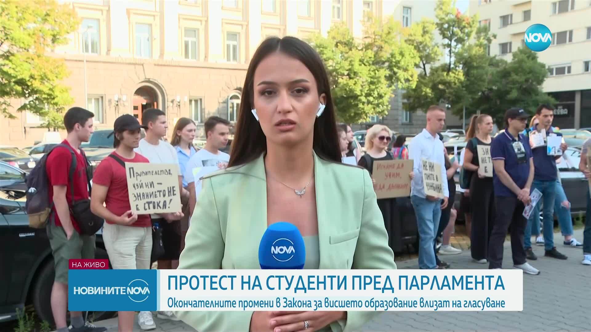 Студенти отново на протест заради скока в таксите