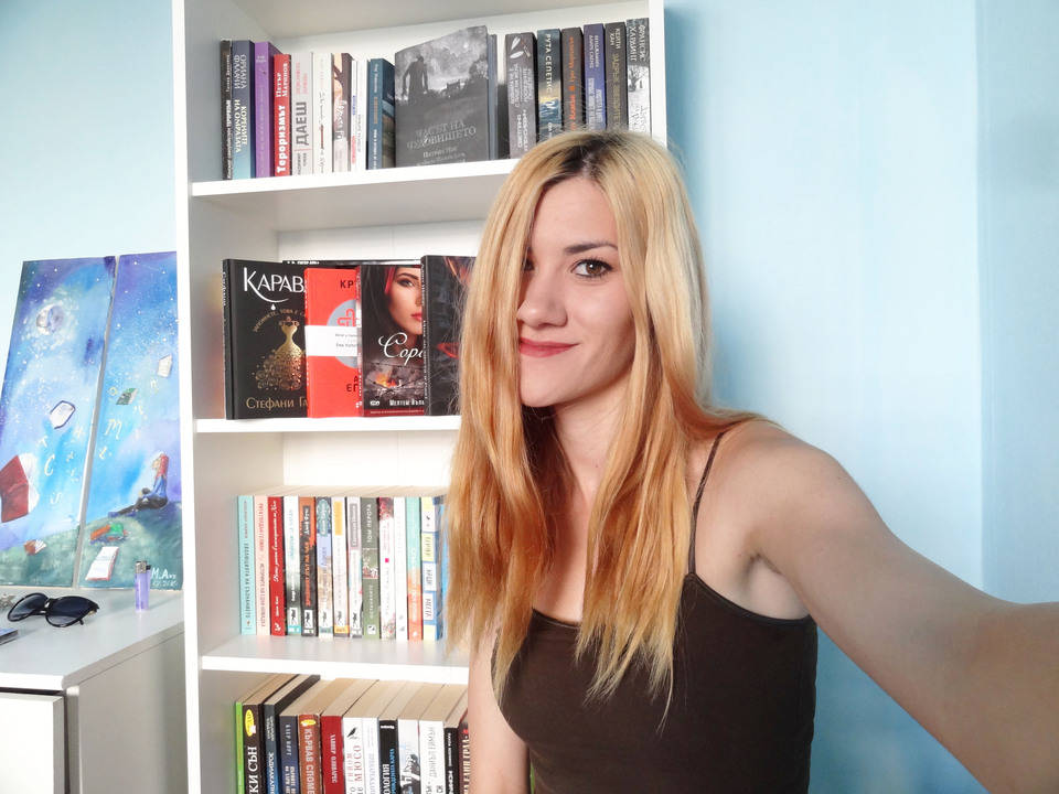 Непрочетени книги в библиотеката!