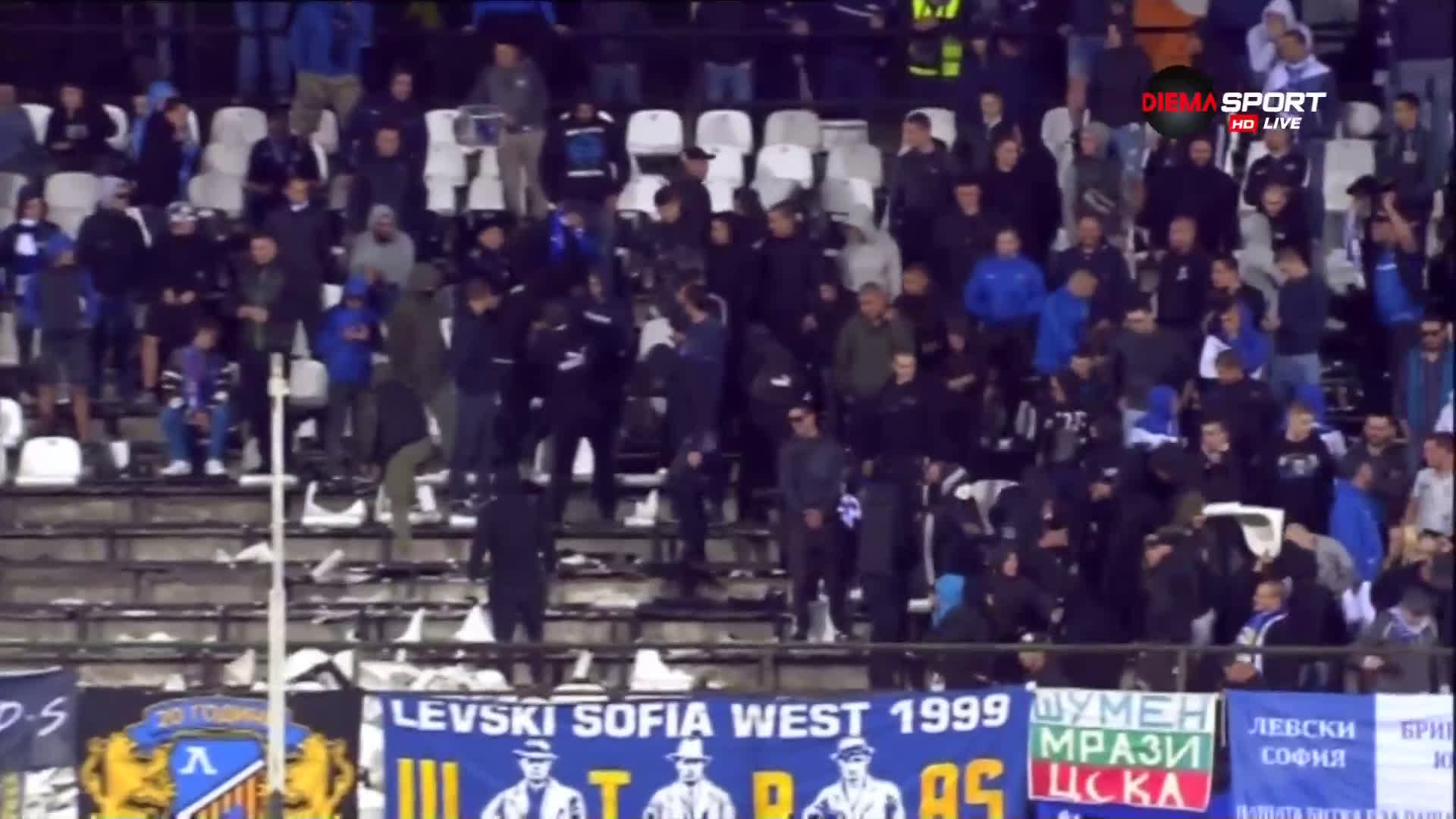 "Сините" фенове изпотрошиха стадион Славия