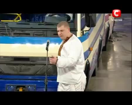 Да дърпаш два автобуса пълни с хора - Украйна търси талант..