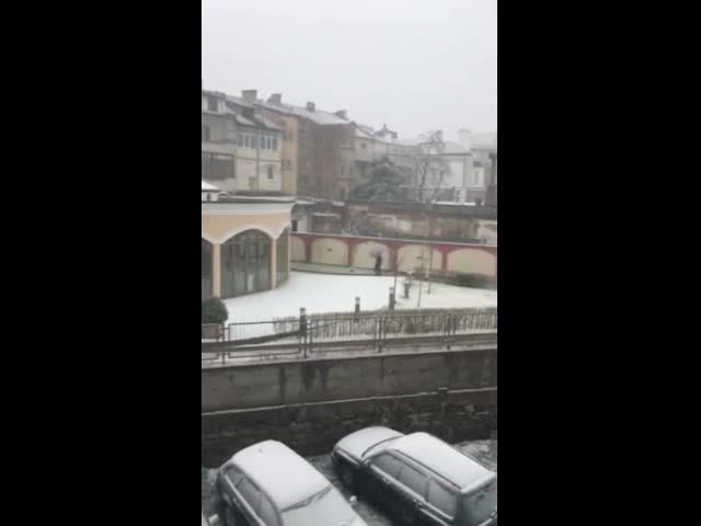 Зимата се завърна и в Сливен