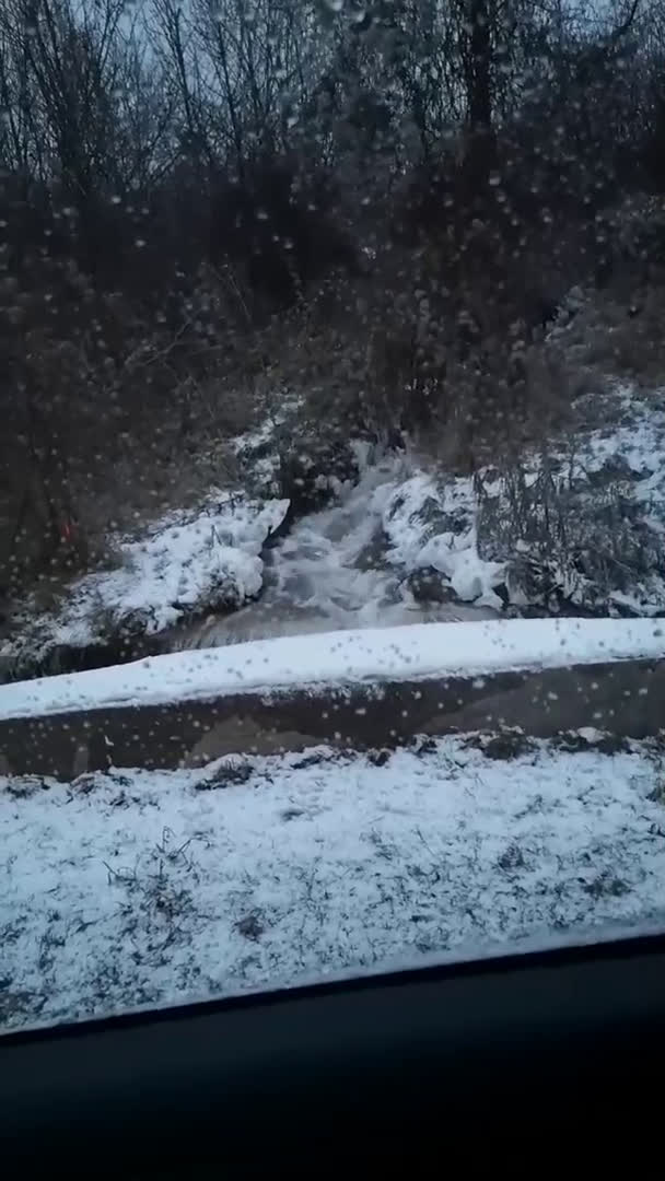 Вода тече в нищото в Перник