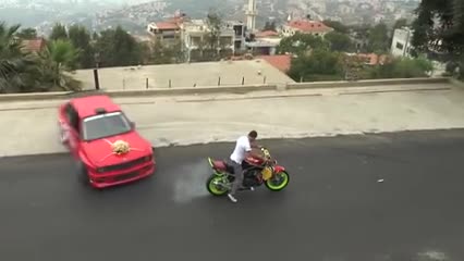 Ето така се празнуват в наши дни младоженците!