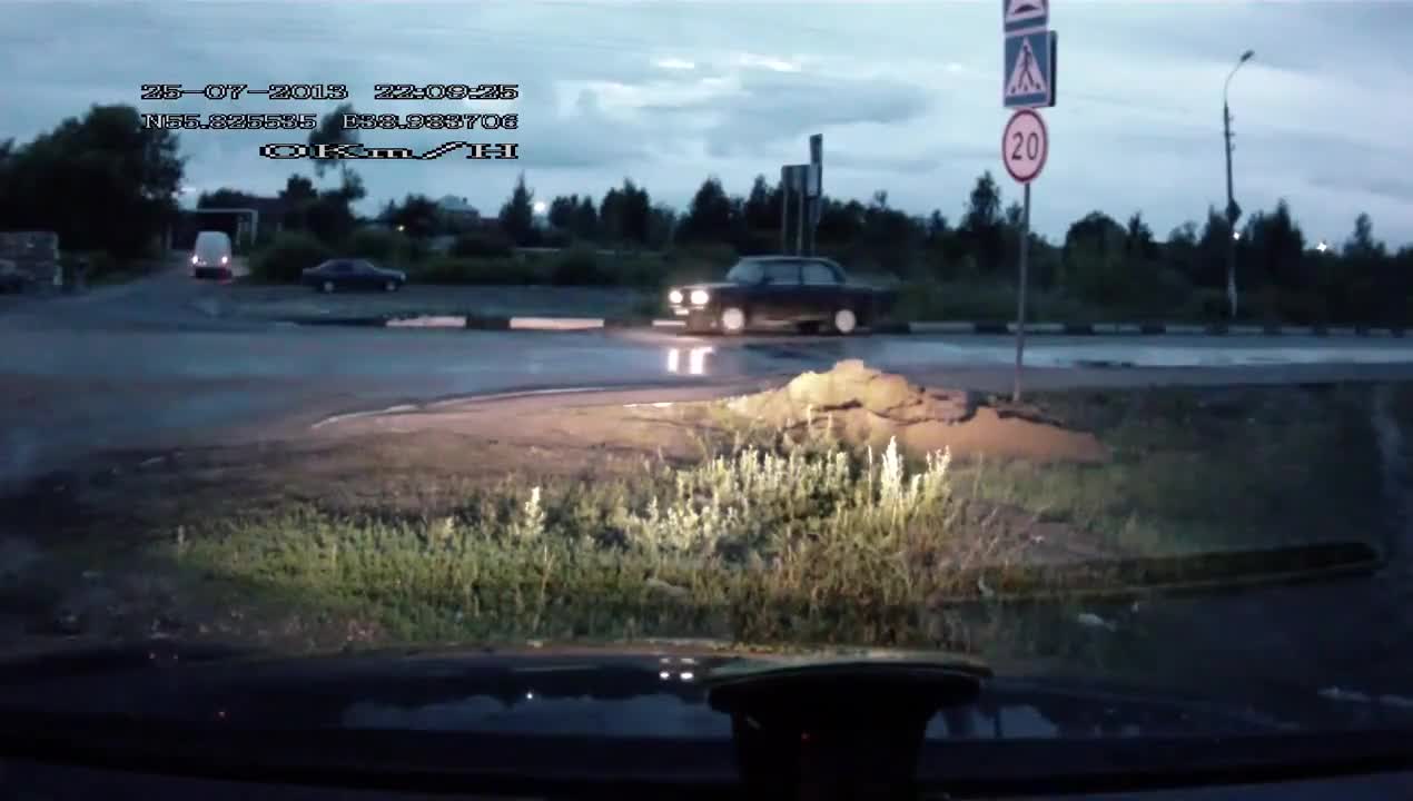 Коли в Русия се изстрелват от легнал полицай!