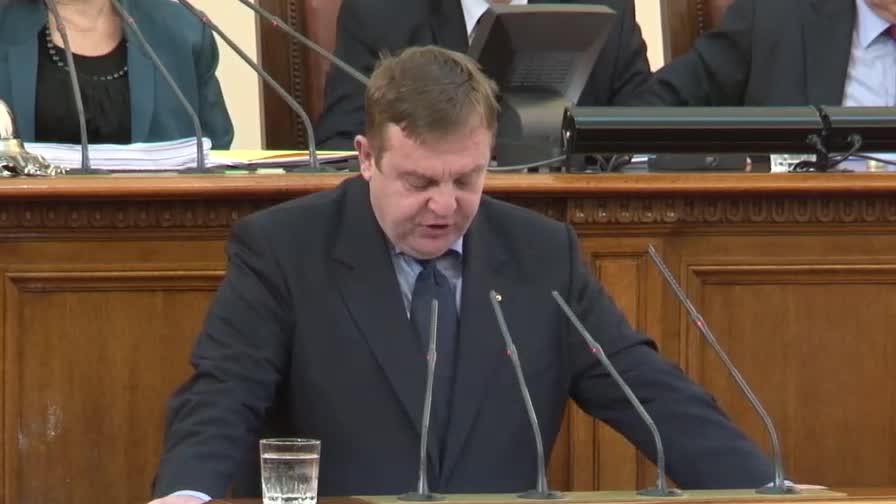 Каракачанов: Държавата е мудна по отношение на българите в Украйна