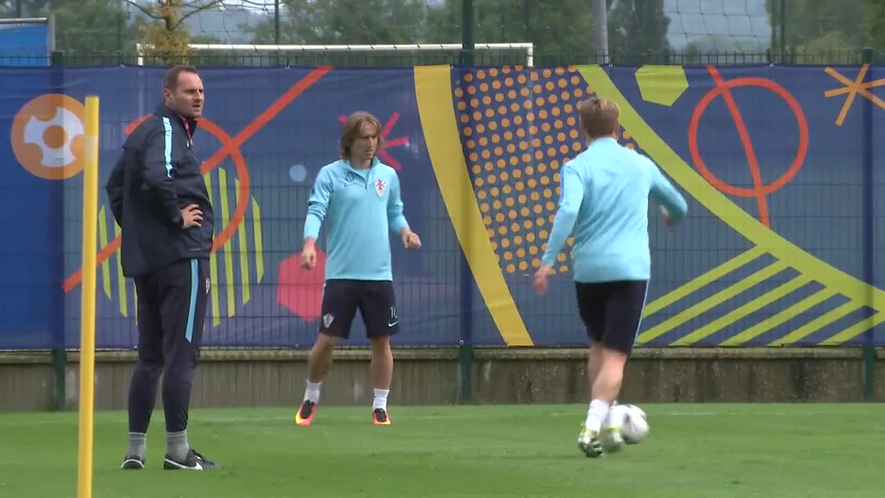 Хърватите тренираха без Сърна, чакат го днес