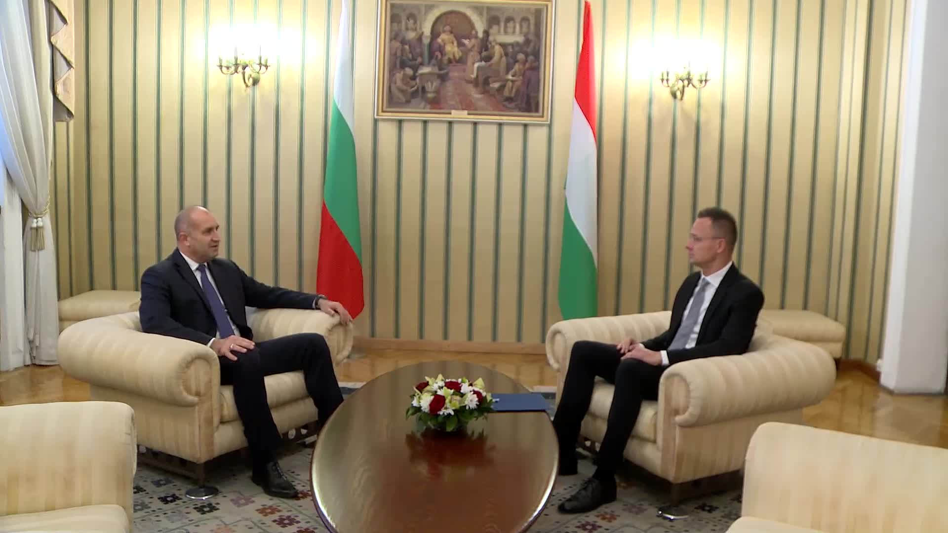Президентът Румен Радев посрещна външния министър на Унгария Петер Сиярто