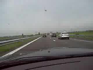 Vw Golf Mk4 се подиграва с Bmw Z4