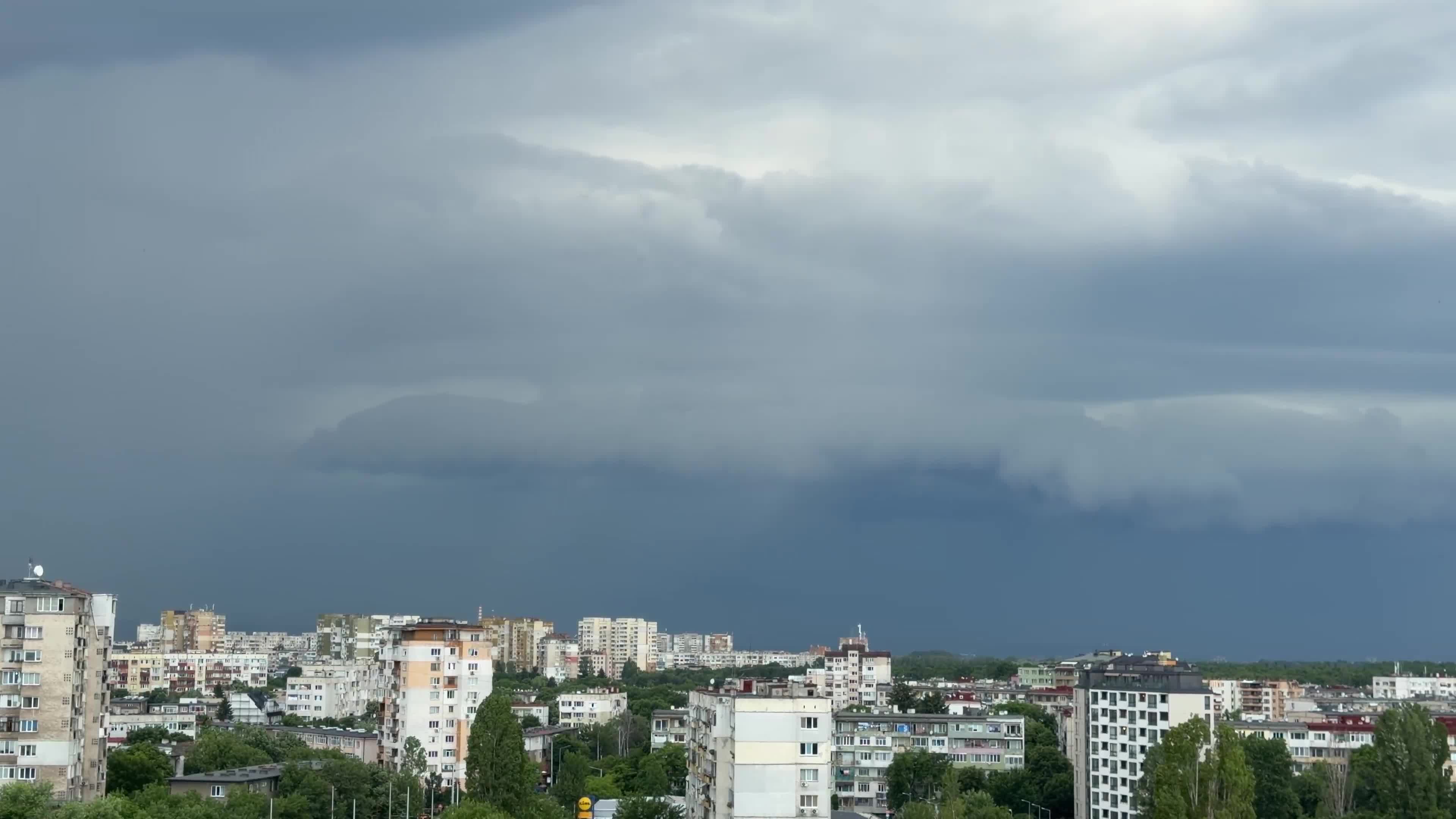 Силна буря в Софийско