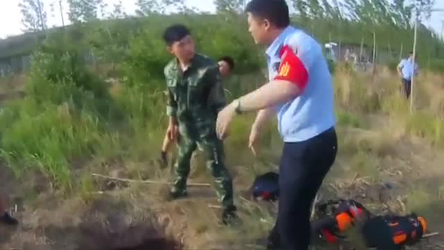 Спасиха дете, паднало в пресъхнал дълбок кладенец