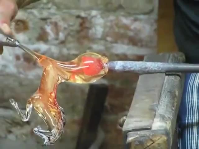 Така се правят стъклени фигури
