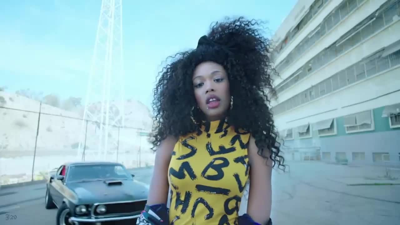 Dominique Young Unique - Throw It Down ( Официално Видео )