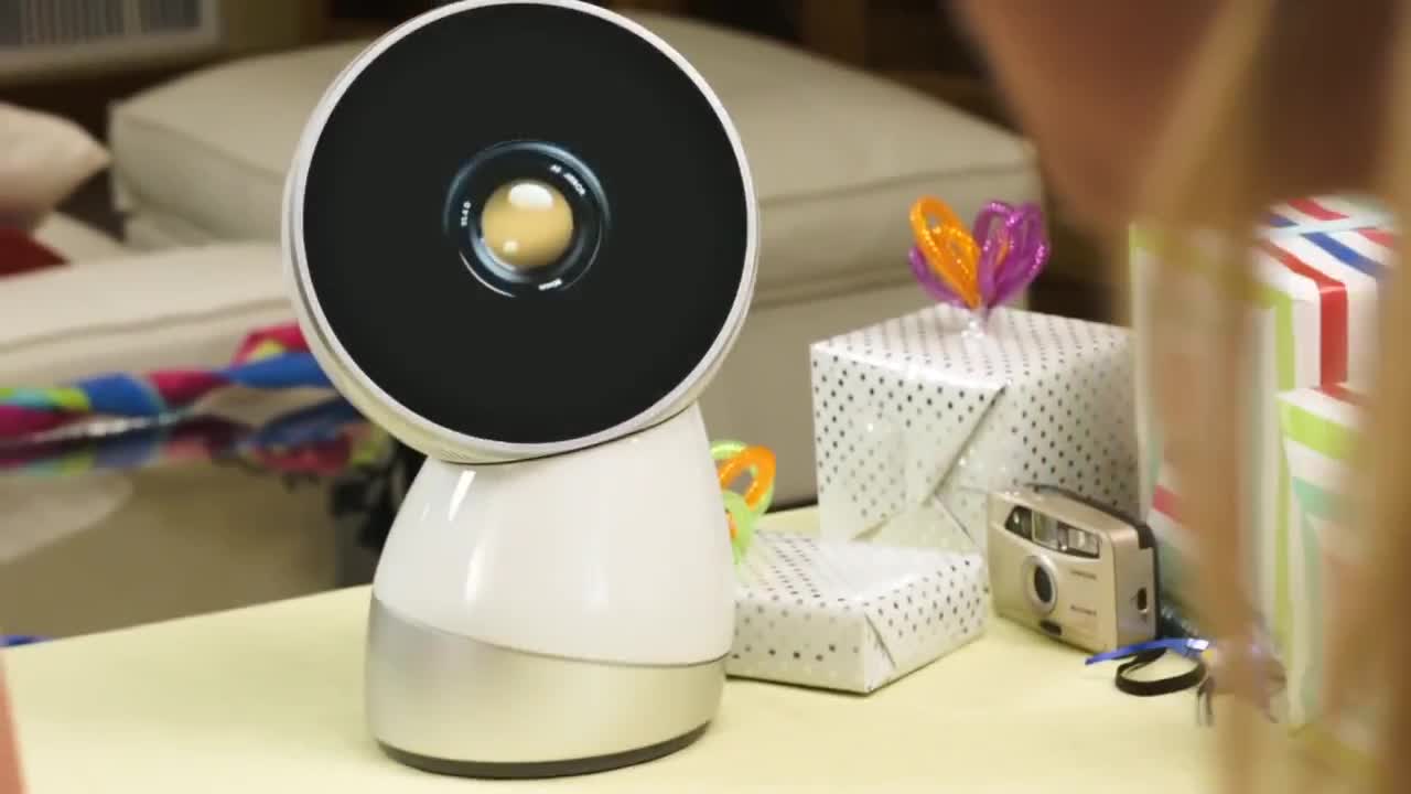 Jibo- Първият в света семеен робот