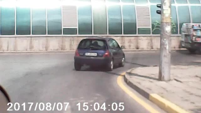 "Моята новина": Шофьор минава на два червени светофара