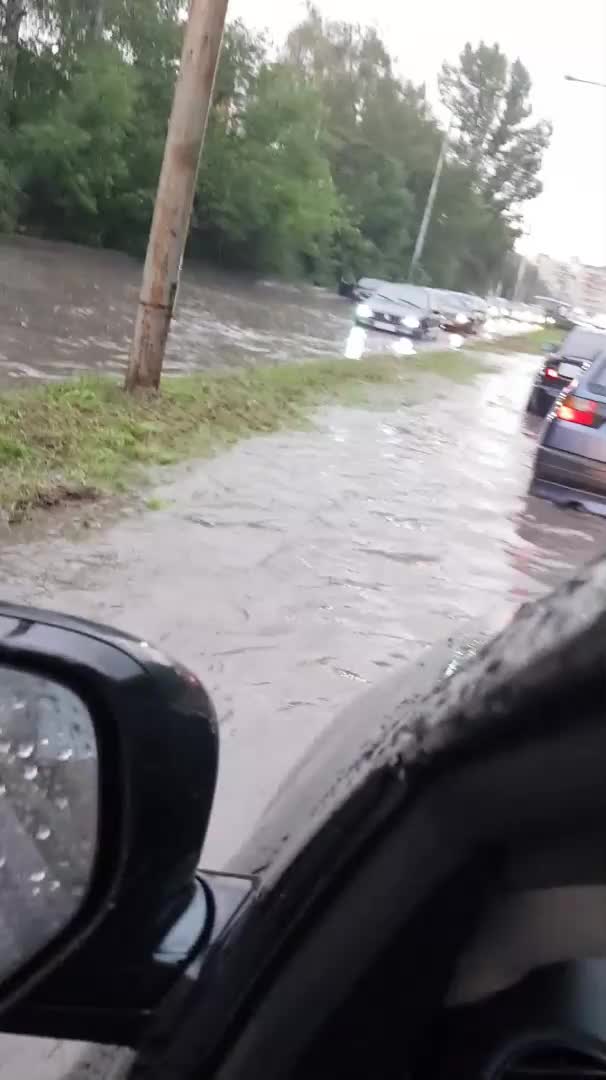Потоп блокира Перник