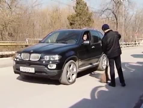 Среща на двама съученици след години..