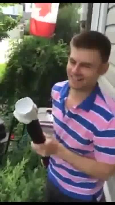 Изобретател спасява от смърт новоизлюпено пате с помощта на прахосмукачка!