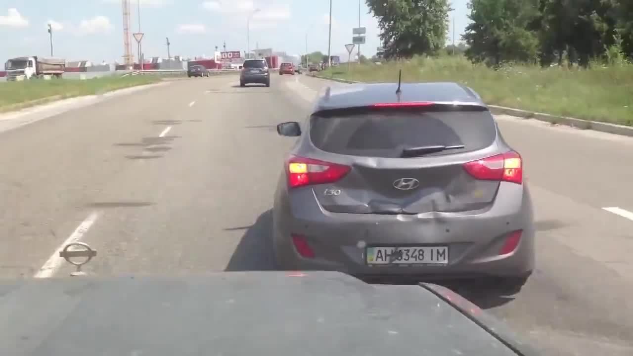 Ето такива неща се случват по пътищата, за жалост е пълно с кретени!