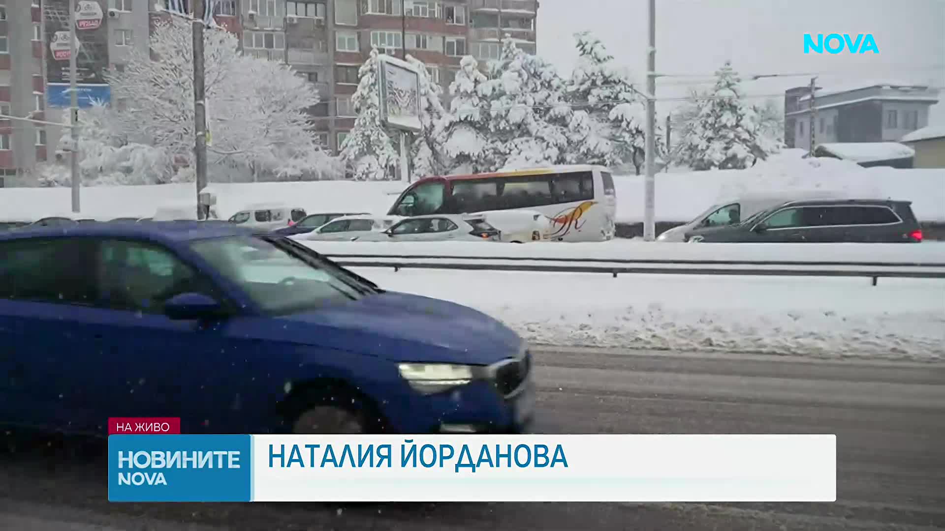 Усложнена пътна обстановка в страната, въведоха ограничения в планинските проходи (ВИДЕО+СНИМКИ)