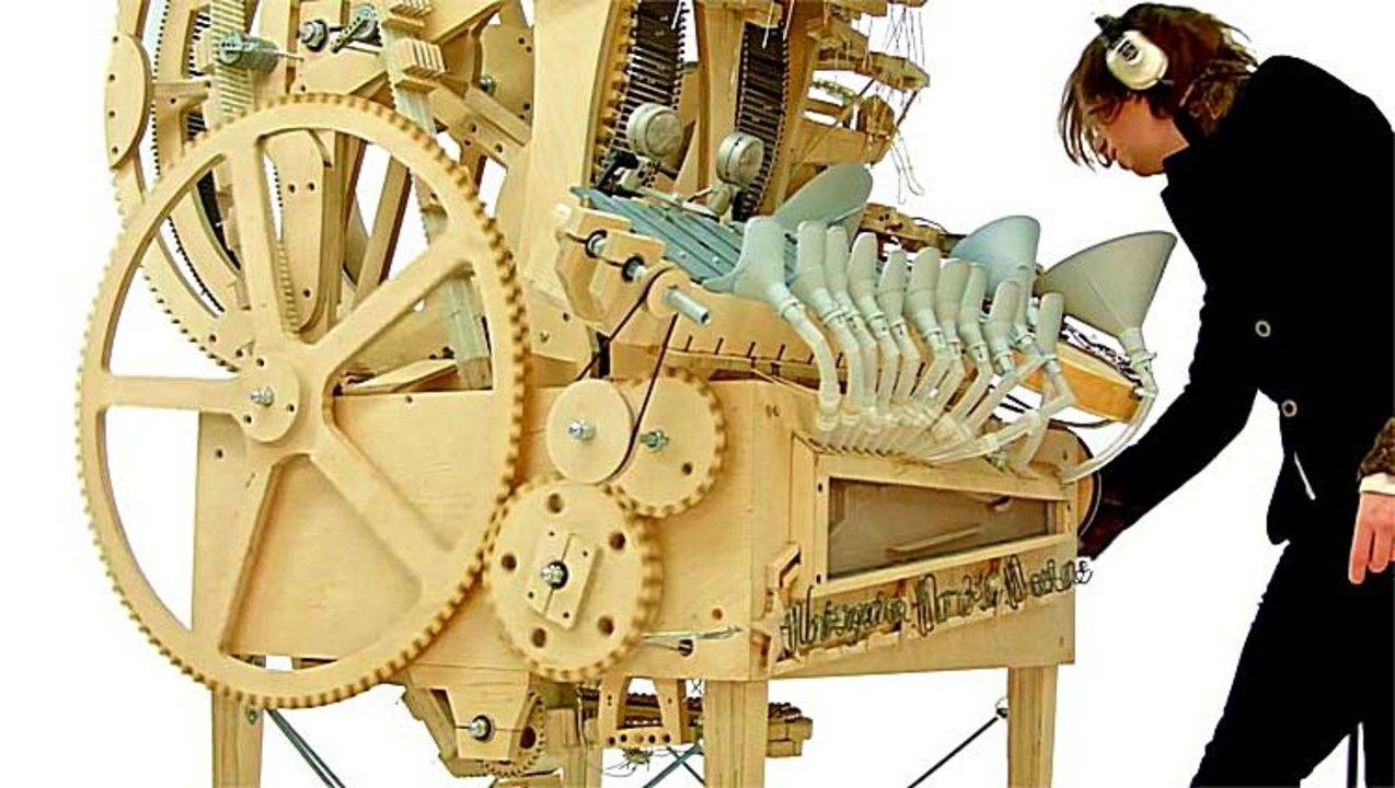 Уникална музикална машина с 2000 топчета