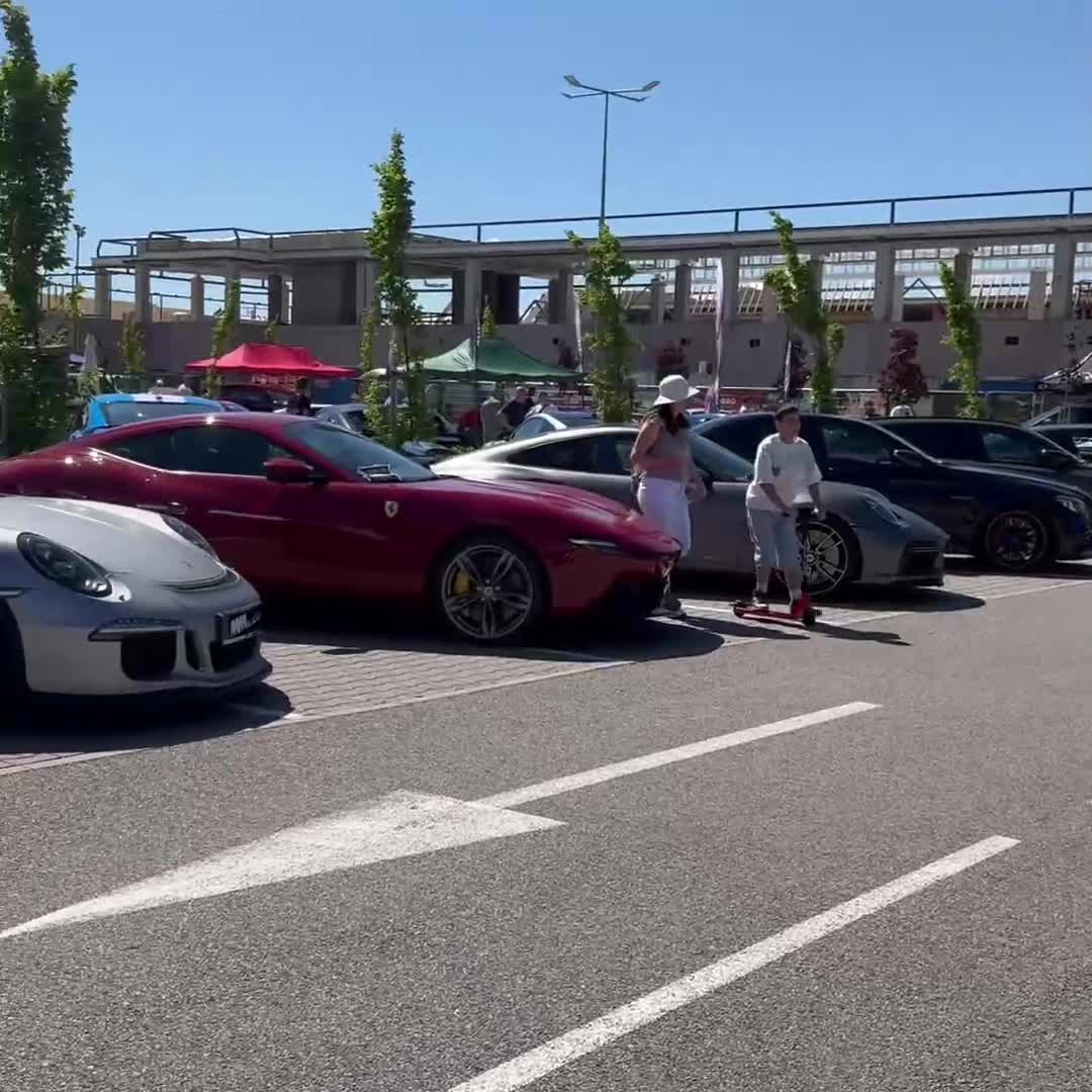 Хиляди автоманиаци и ентусиасти се потопиха в света на автомобилната страст на MADNESS