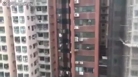 Ето къде се крие уплашеният любовник.!