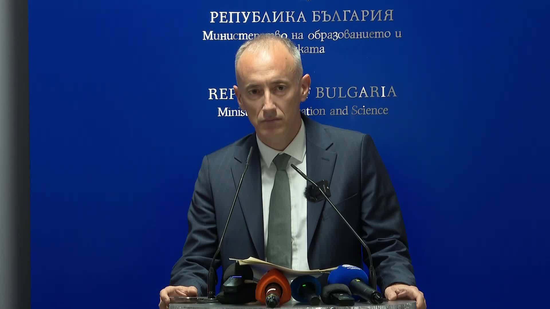 Красимир Вълчев: Няма да се учи задължително религия в клас