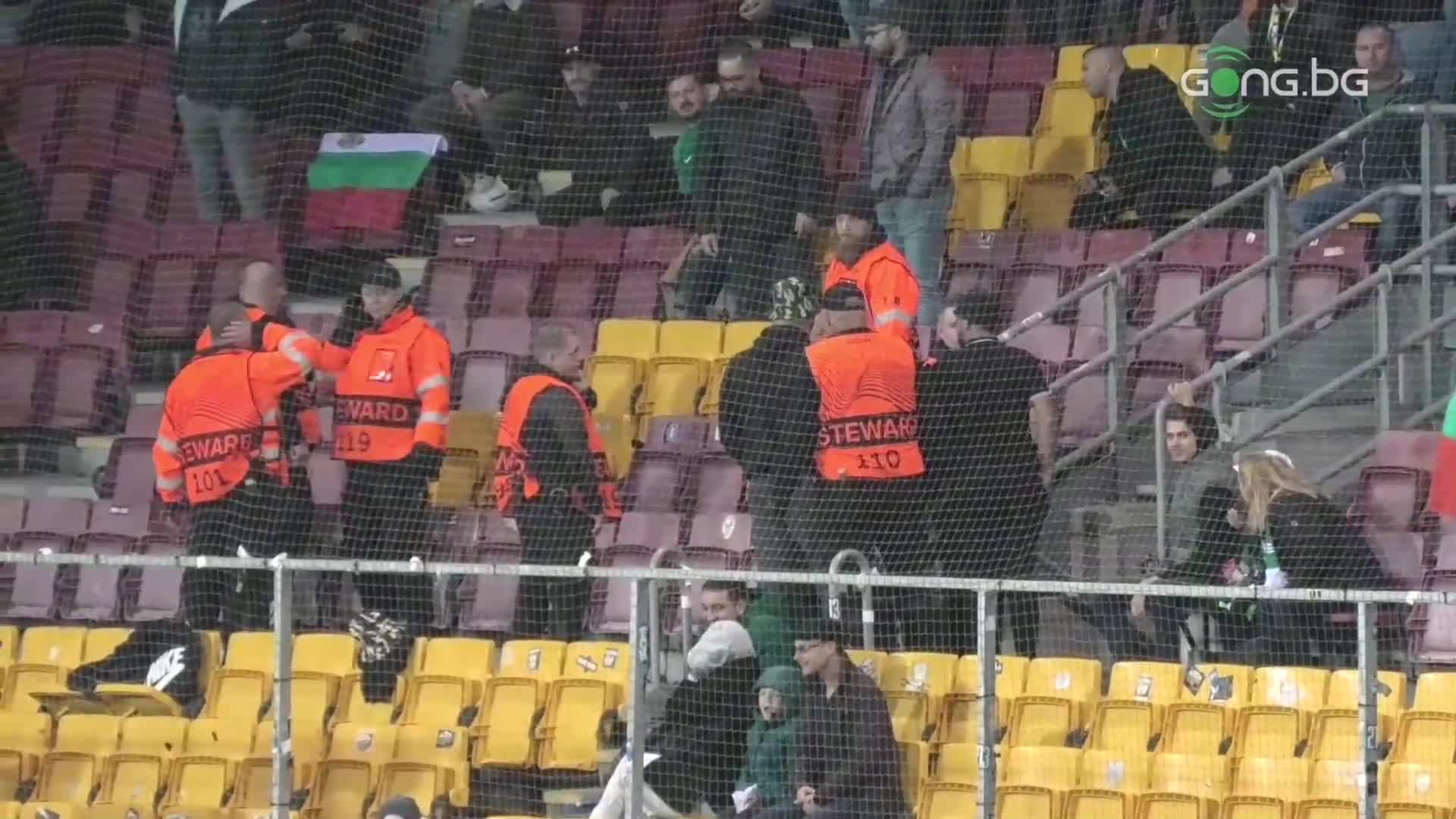 Напрежение в сектора за гости, изведоха извън стадиона фенове на Лудогорец