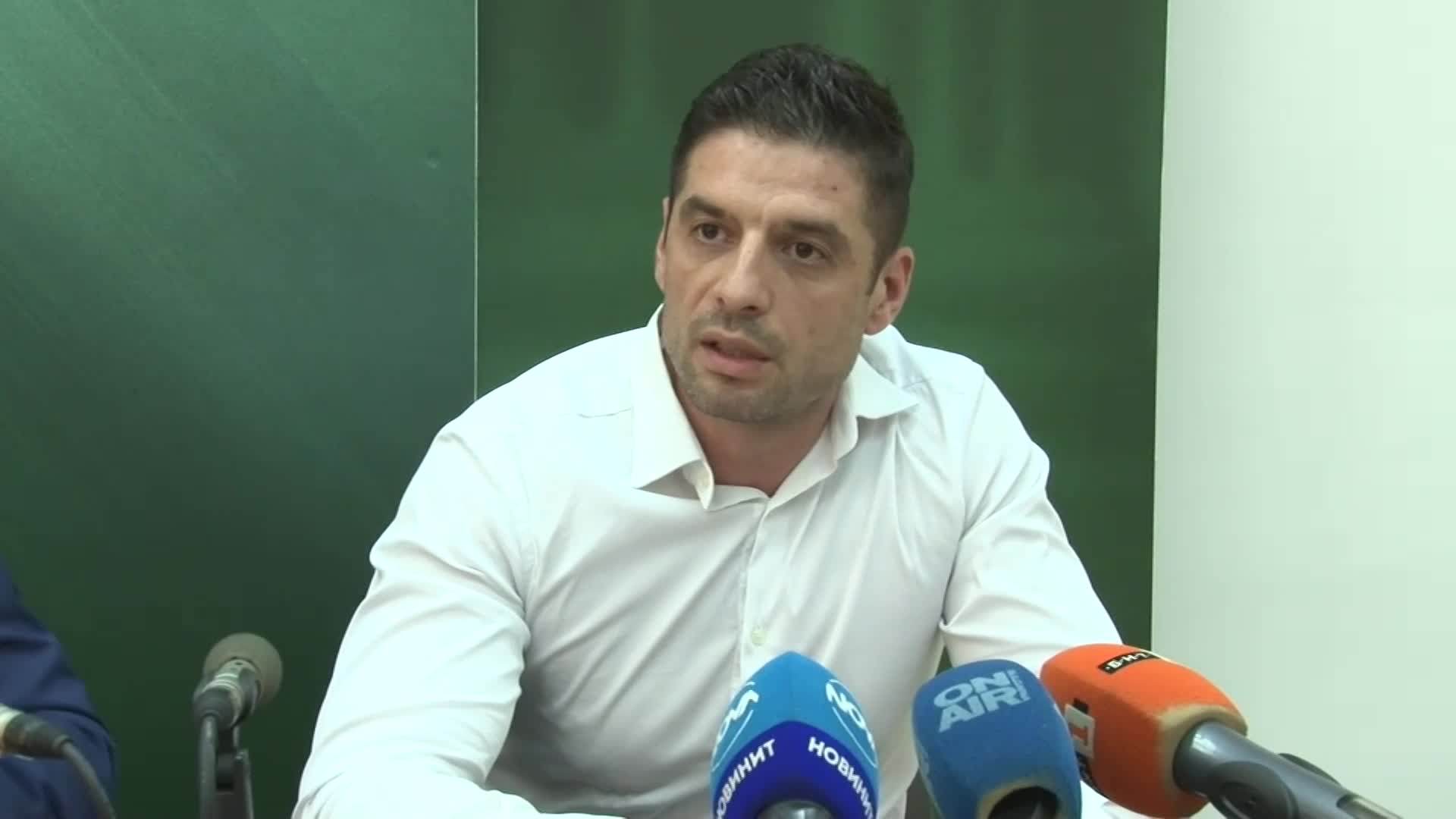 ГДБОП разби престъпна група за трафик на наркотици, лидерът ѝ пътувал за сделки с детето и жена си