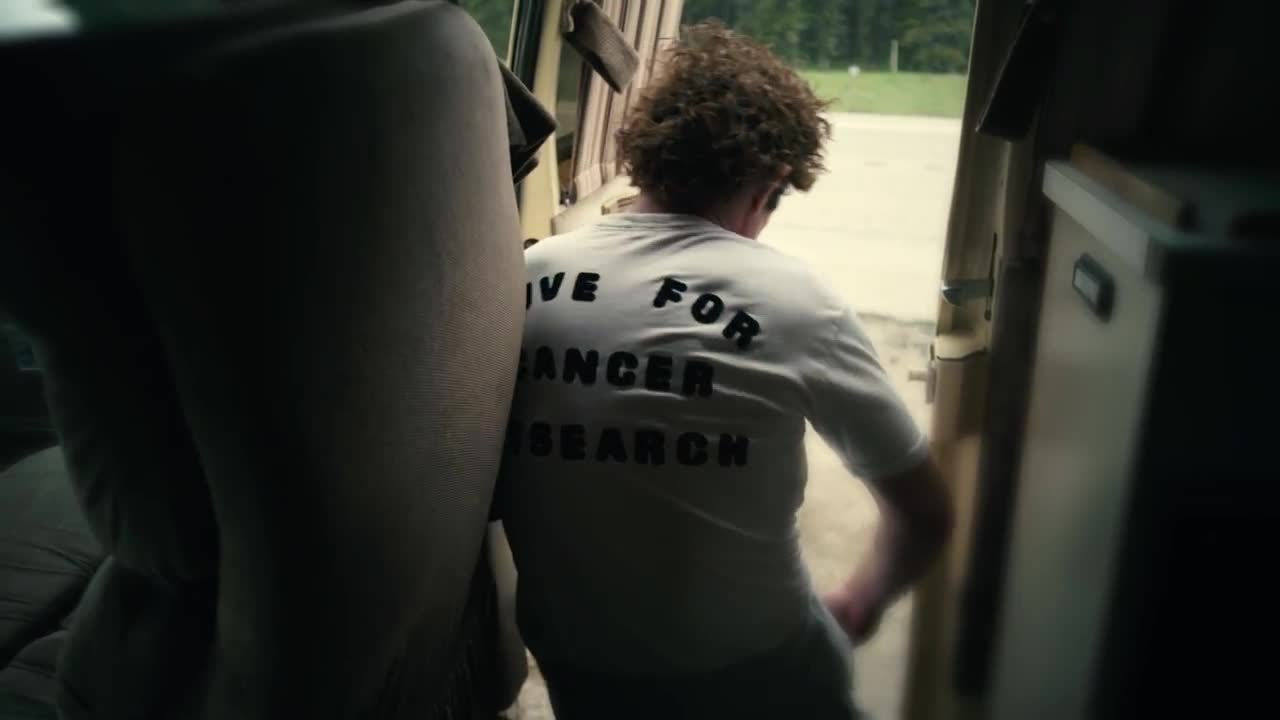 Terry Fox е момче с 1 крак, болен от рак, той бяга 5400 км в Канада 143 дни преди да почине