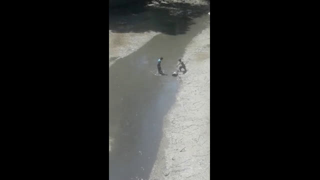 Ето така се лови риба в Ямбол!