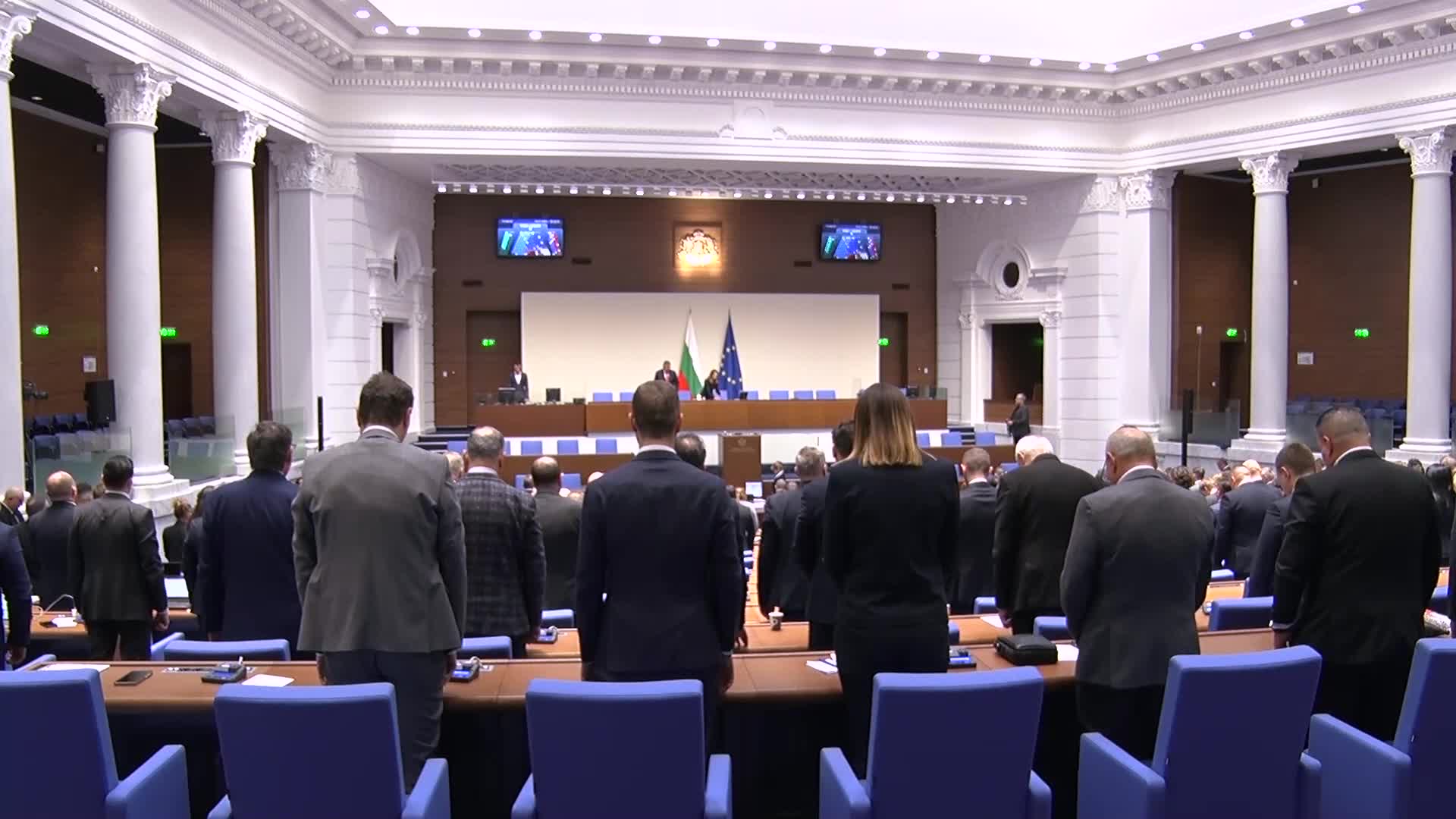 Депутатите почетоха Димитър Пенев с минута мълчание