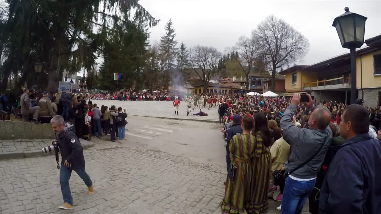 Първата пушка пак гръмна в Копривщица