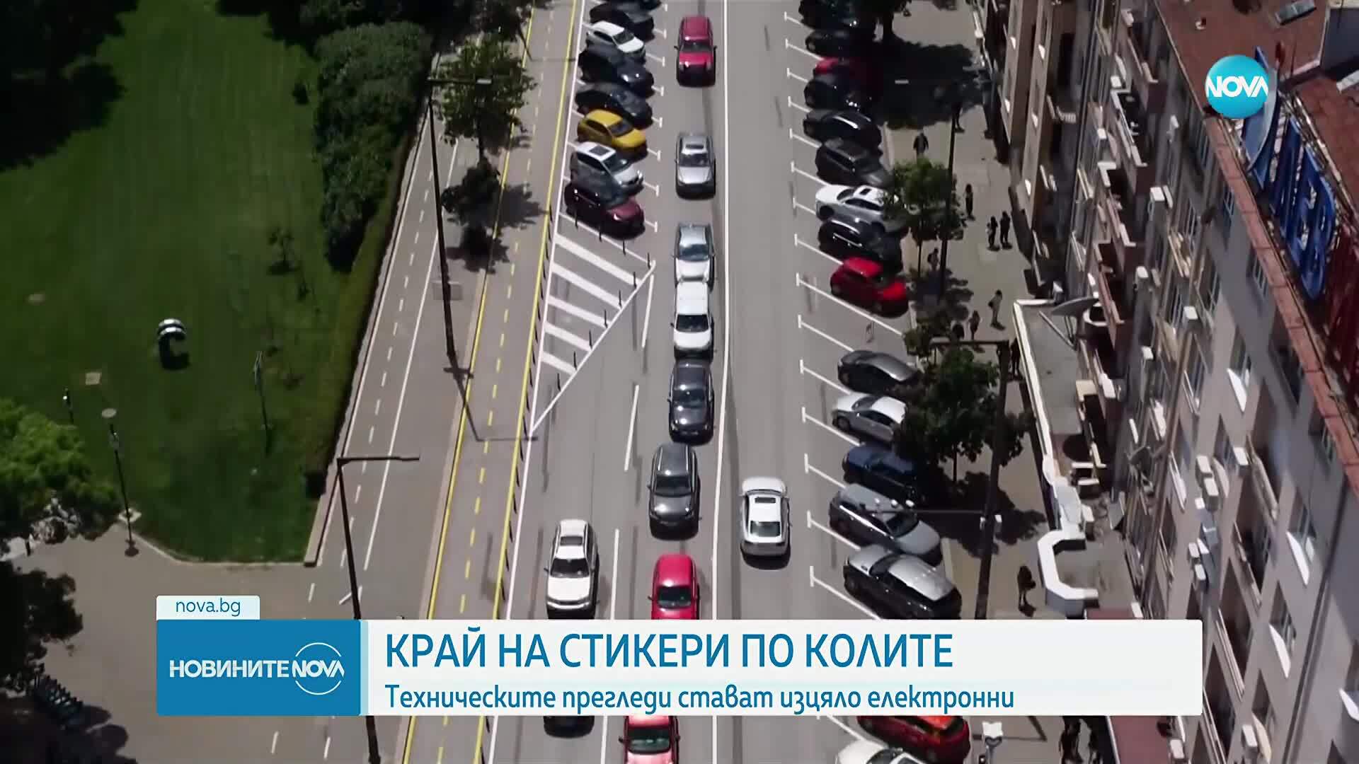 Транспортният министър: Край с лепенето на стикери по стъклата на колите, няма смисъл