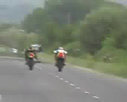 Yamaha R1 Verses Suzuki Gsxr K4 From Bulga