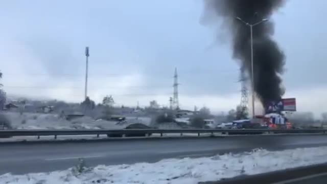 Пожар гори на Околовръстното шосе на София