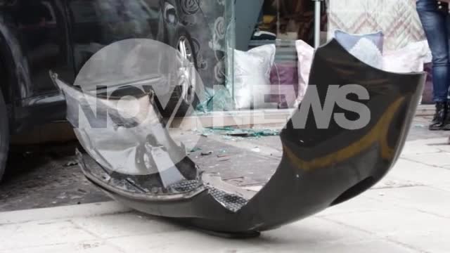 Шофьорка без книжка се заби във витрина на магазин във Варна