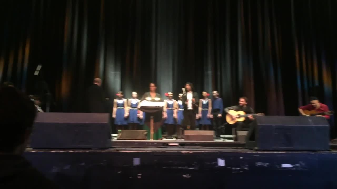 Български фолклор и фламенко на сцената на зала 1 на НДК