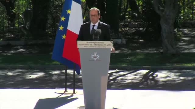 Франция почете паметта на жертвите на атентата в Ница