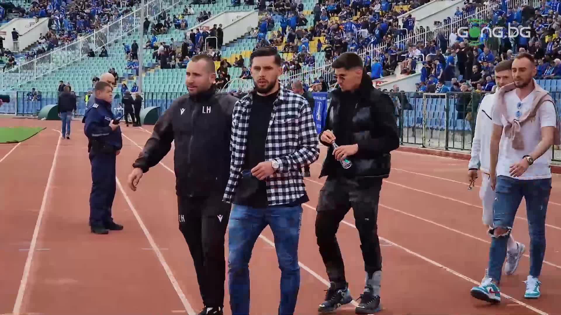 Контузените в ЦСКА окуражиха съотборниците си