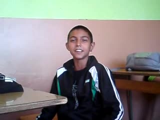 >Talantlivo momche : ) 2