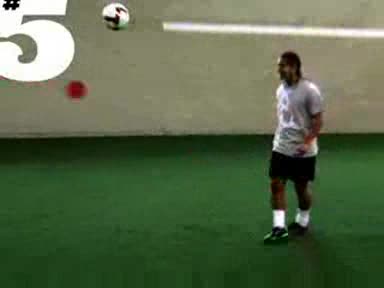 Cristiano Ronaldo freestyle & skills vs jeremy lynch (rio Ferdinand #5 Magazine) [high Quality].avi