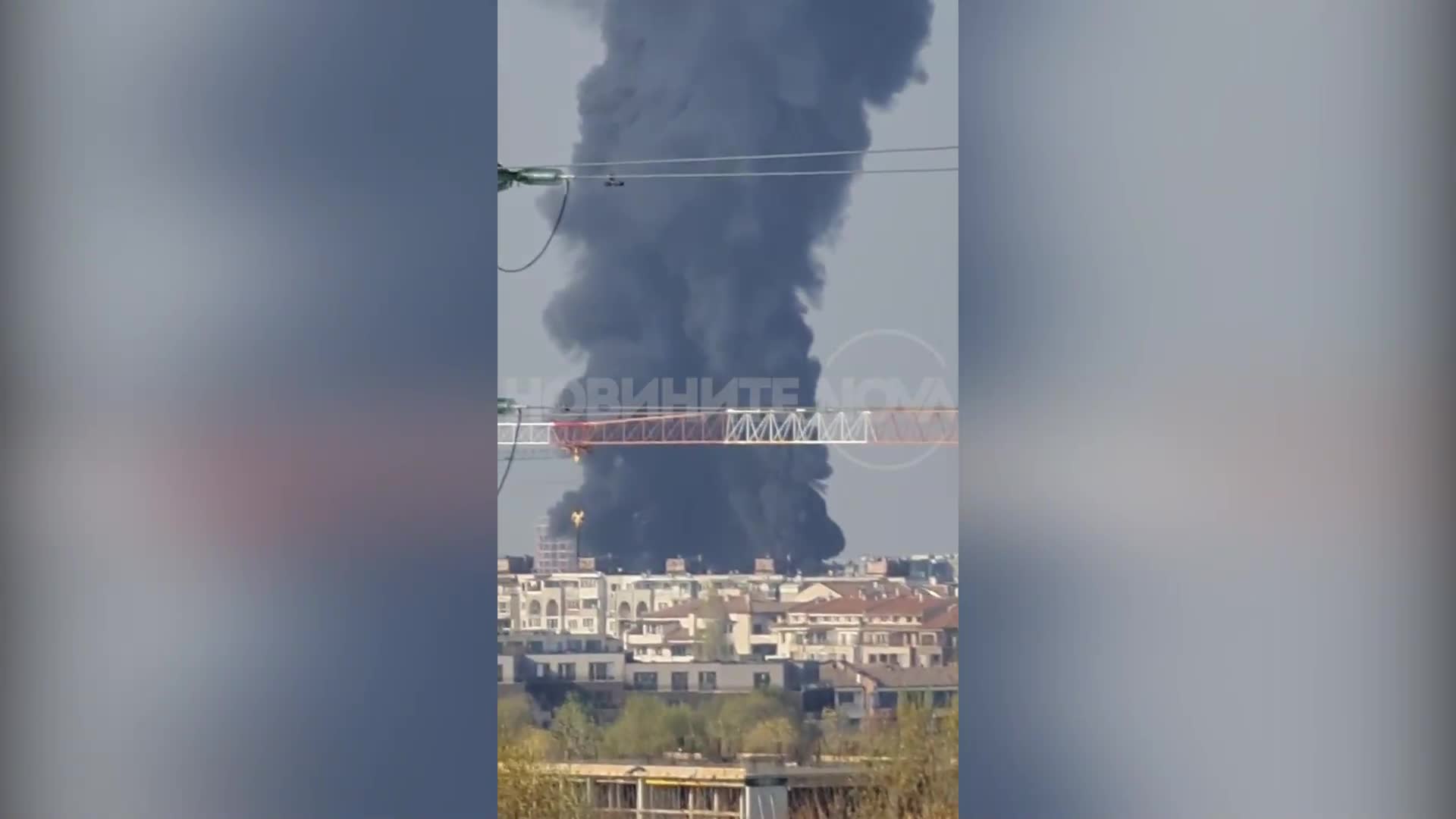 Голям пожар гори в София
