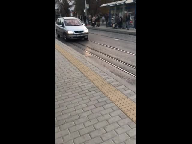 Шофиране върху релсите