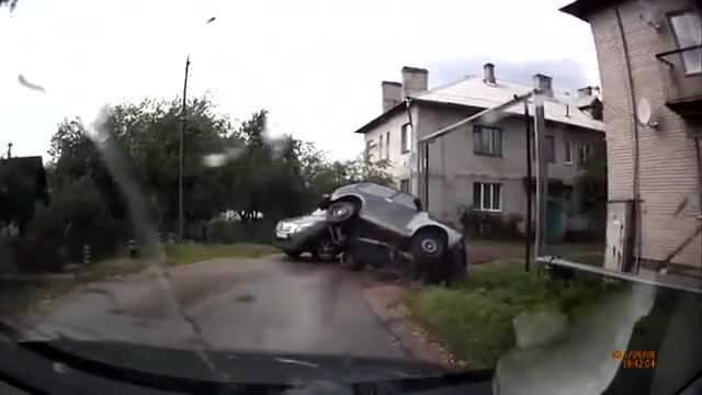Този в старанието си да не го изпреварят се прецака сам!